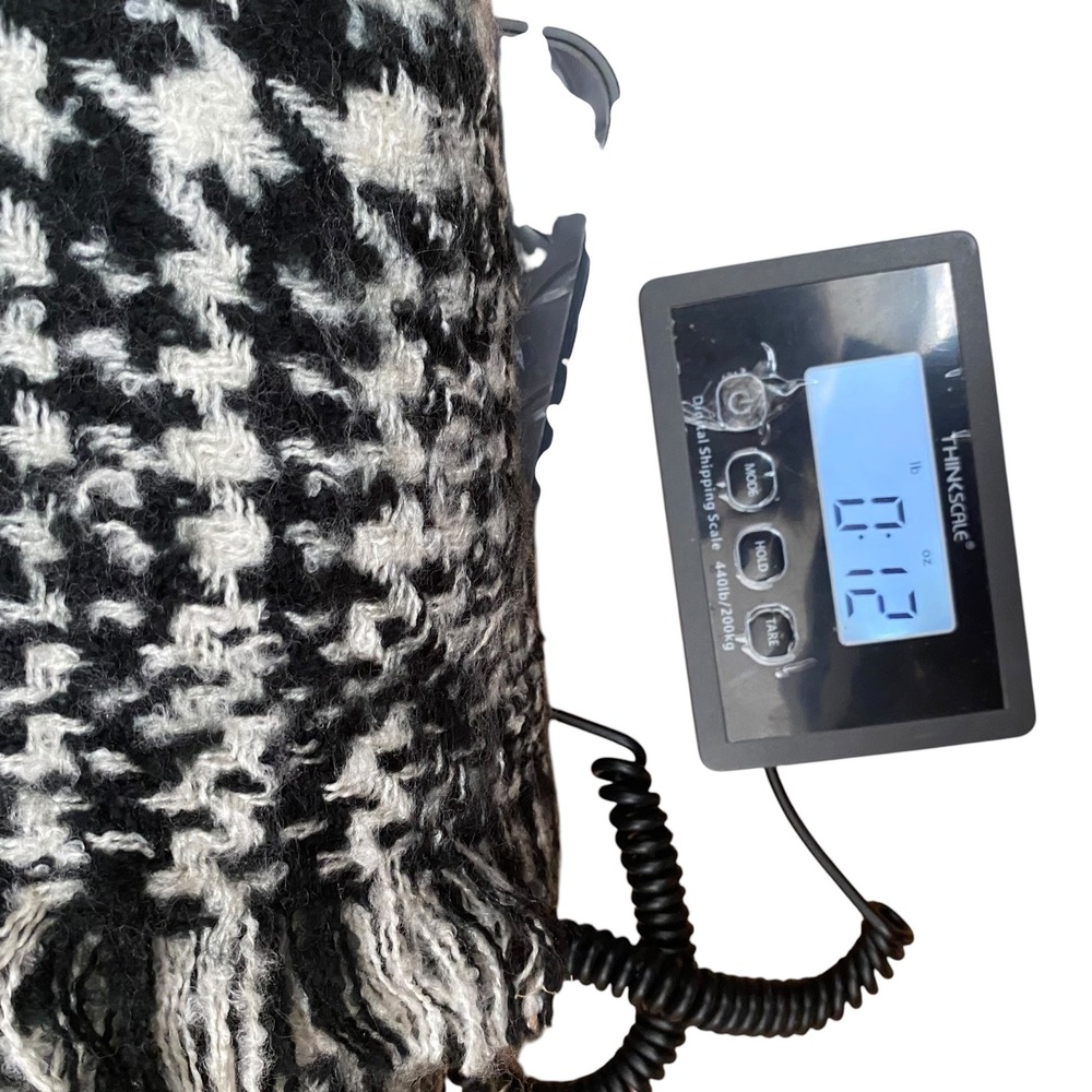 Shiraleah Chicago Barrett Scarf Black White Houndstooth Oversized Blanket Fringe - Picture 7 of 7